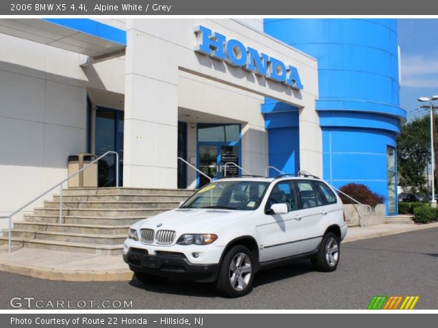 2006 BMW X5 4.4i in Alpine White