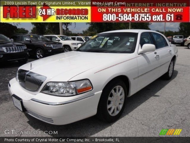 2009 Lincoln Town Car Signature Limited in Vibrant White