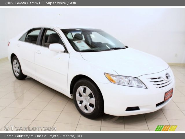 2009 Toyota Camry LE in Super White