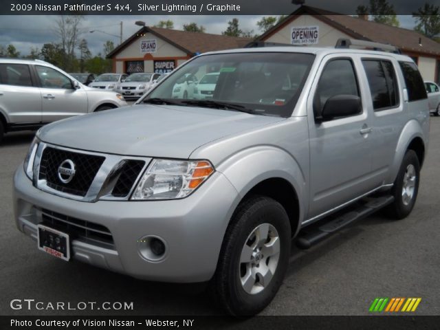 2009 Nissan Pathfinder S 4x4 in Silver Lightning