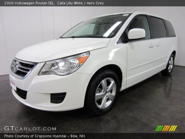 2009 Volkswagen Routan SEL in Calla Lilly White