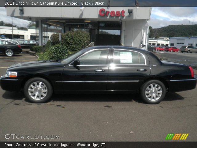 2011 Lincoln Town Car Signature Limited in Black