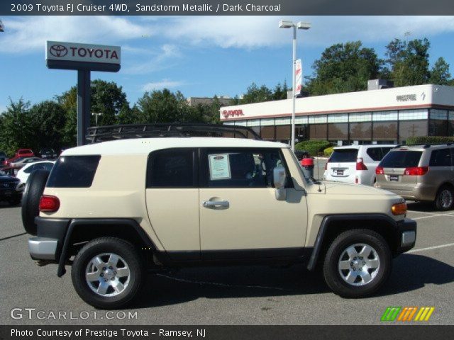 2009 Toyota FJ Cruiser 4WD in Sandstorm Metallic