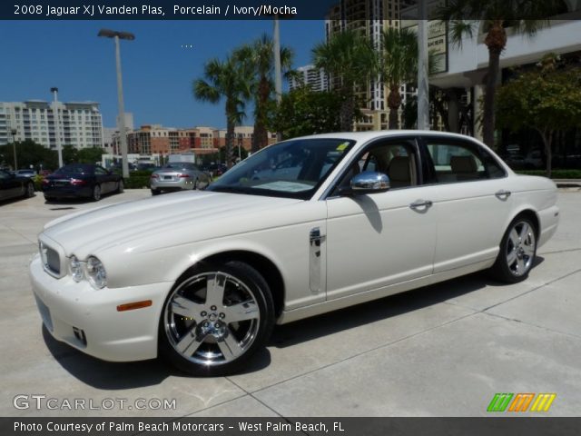 2008 Jaguar XJ Vanden Plas in Porcelain