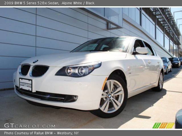 2009 BMW 5 Series 528xi Sedan in Alpine White