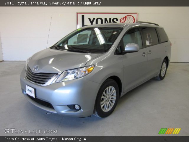 2011 Toyota Sienna XLE in Silver Sky Metallic