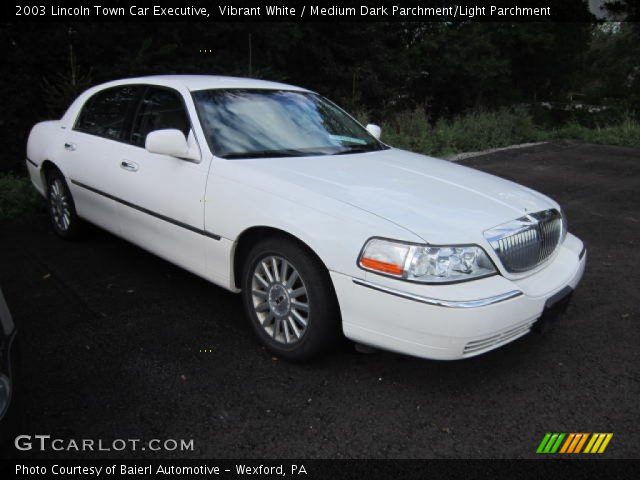 2003 Lincoln Town Car Executive in Vibrant White