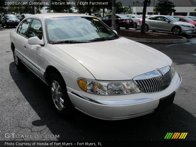 2000 Lincoln Continental  in Vibrant White
