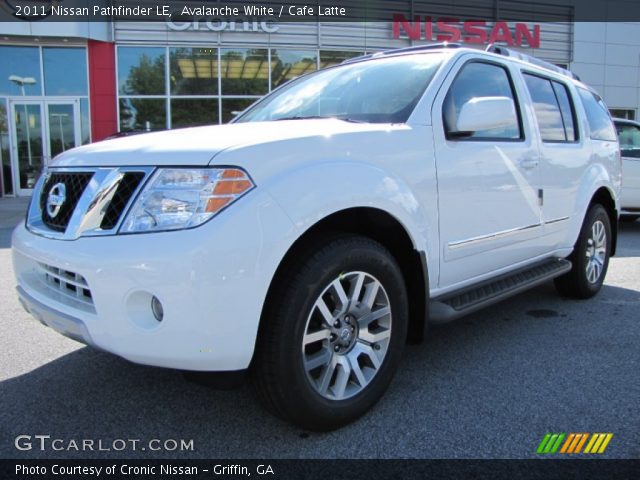 2011 Nissan Pathfinder LE in Avalanche White