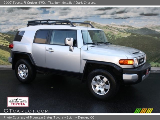 2007 Toyota FJ Cruiser 4WD in Titanium Metallic