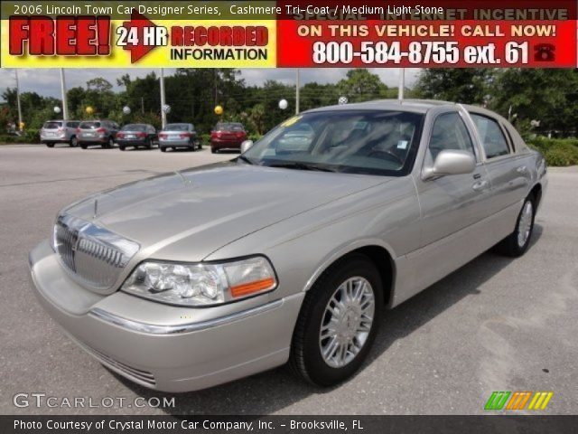 2006 Lincoln Town Car Designer Series in Cashmere Tri-Coat