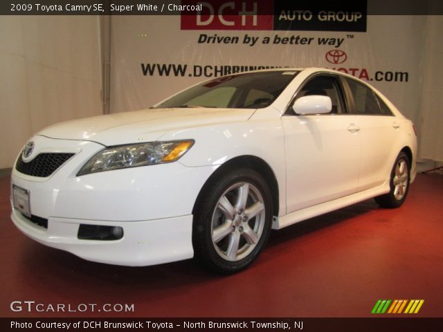 2009 Toyota Camry SE in Super White