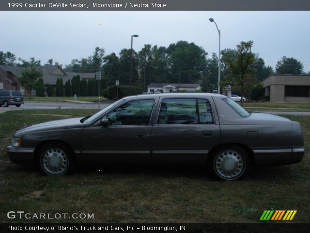 1999 Cadillac DeVille Sedan in Moonstone