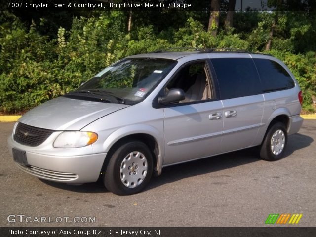 2002 Chrysler Town & Country eL in Bright Silver Metallic