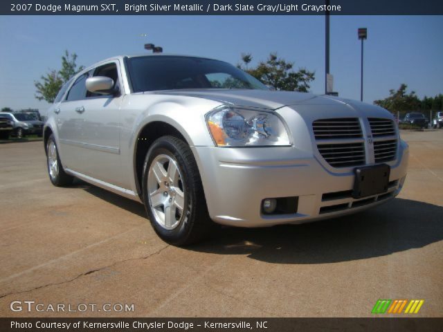 2007 Dodge Magnum SXT in Bright Silver Metallic