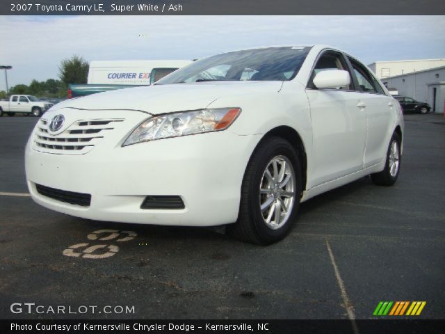2007 Toyota Camry LE in Super White