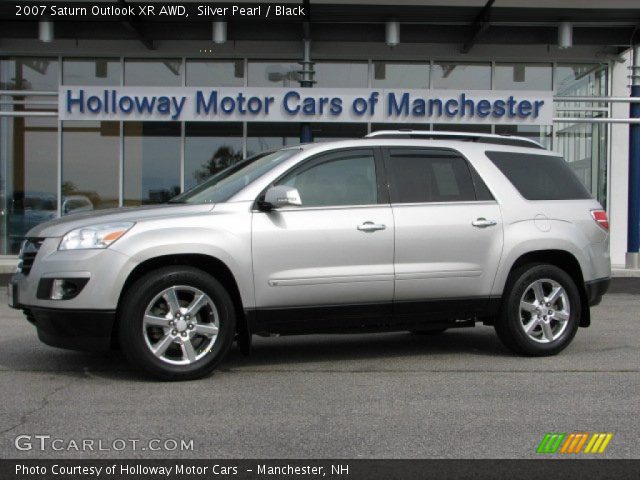2007 Saturn Outlook XR AWD in Silver Pearl