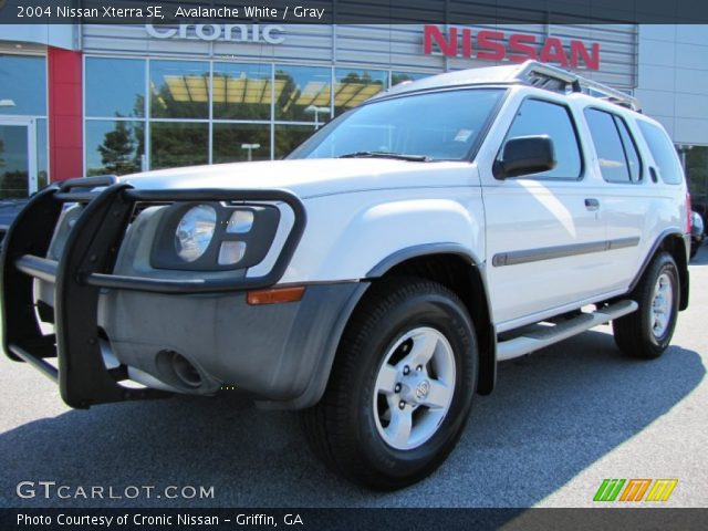 2004 White nissan xterra