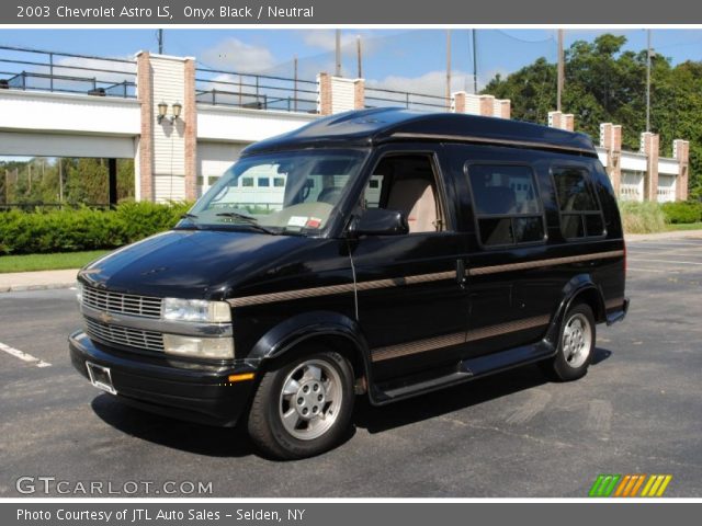 2003 Chevrolet Astro LS in Onyx Black
