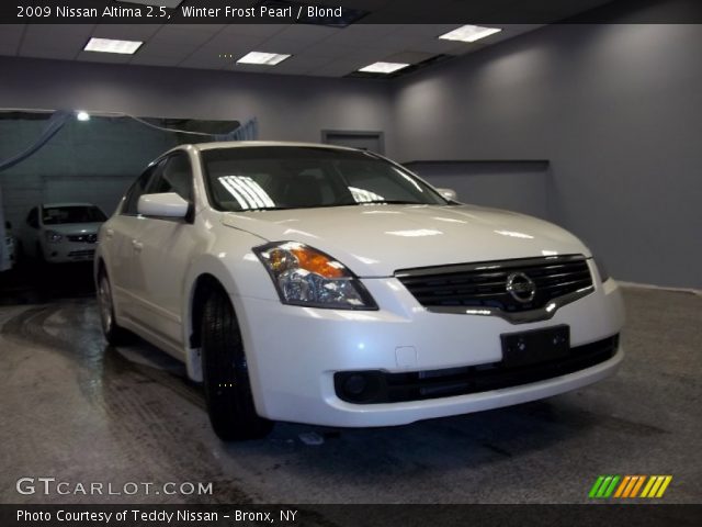 2009 Nissan Altima 2.5 in Winter Frost Pearl