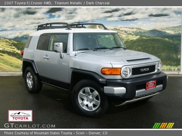 2007 Toyota FJ Cruiser 4WD in Titanium Metallic