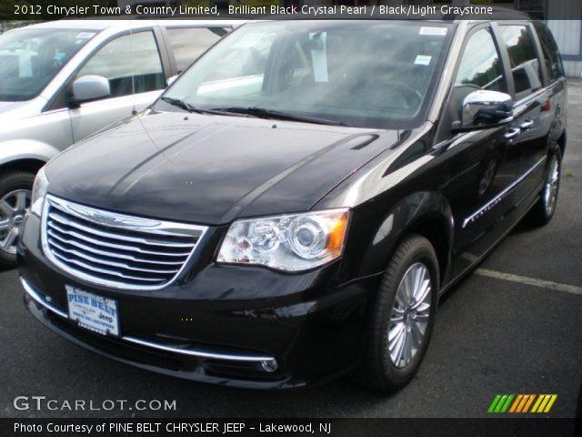 2012 Chrysler Town & Country Limited in Brilliant Black Crystal Pearl