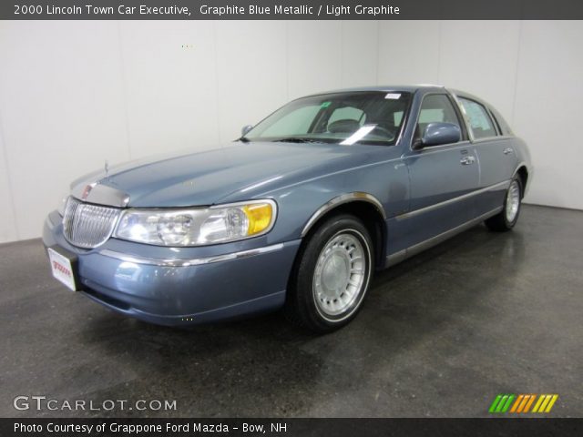 2000 Lincoln Town Car Executive in Graphite Blue Metallic