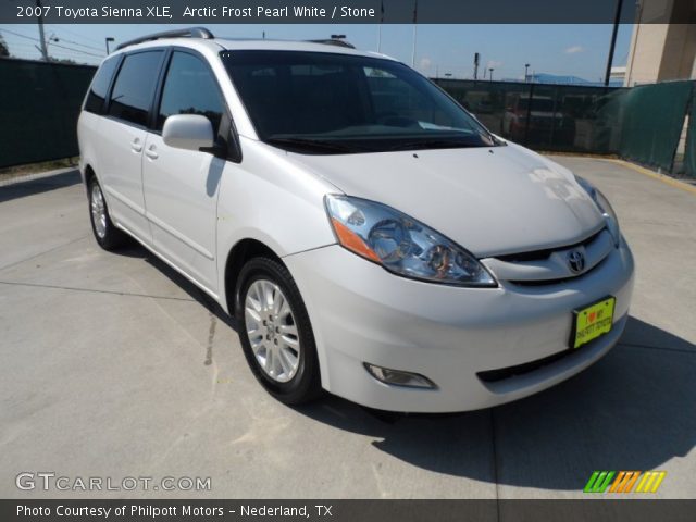 2007 Toyota Sienna XLE in Arctic Frost Pearl White