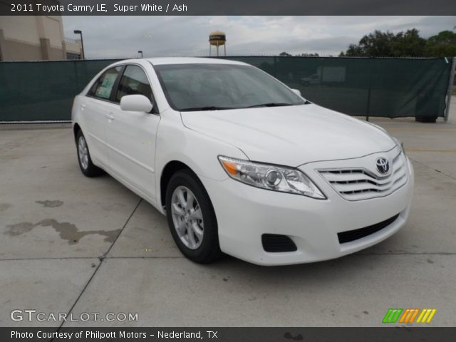 2011 Toyota Camry LE in Super White