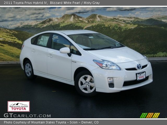 2011 Toyota Prius Hybrid IV in Blizzard White Pearl