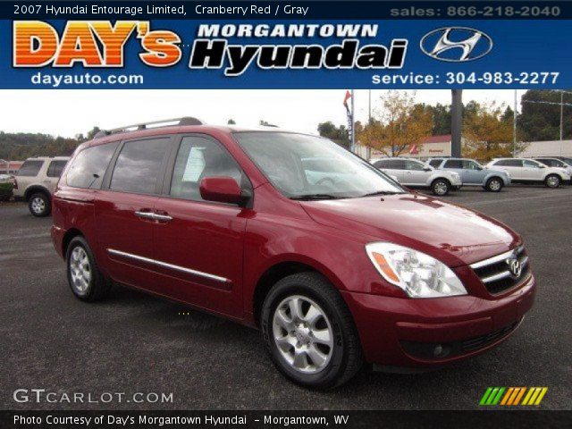 2007 Hyundai Entourage Limited in Cranberry Red