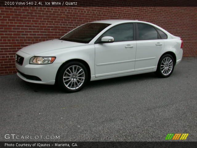 2010 Volvo S40 2.4i in Ice White