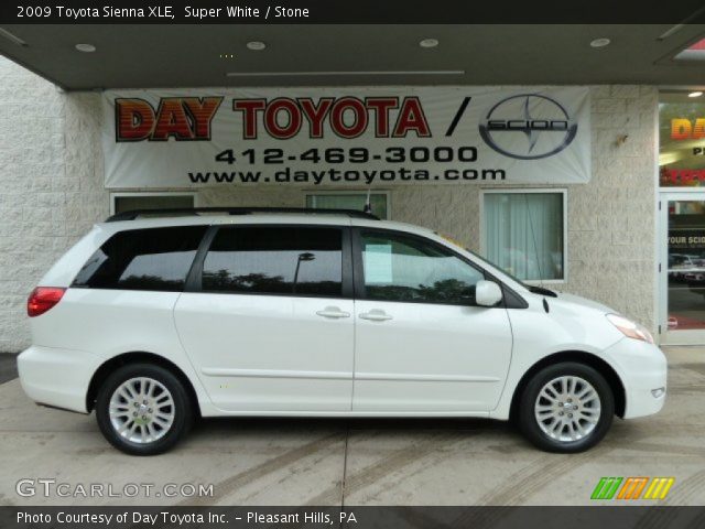 2009 Toyota Sienna XLE in Super White