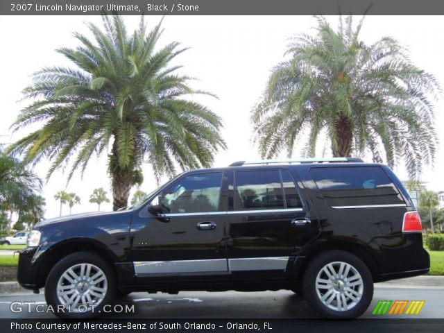 2007 Lincoln Navigator Ultimate in Black