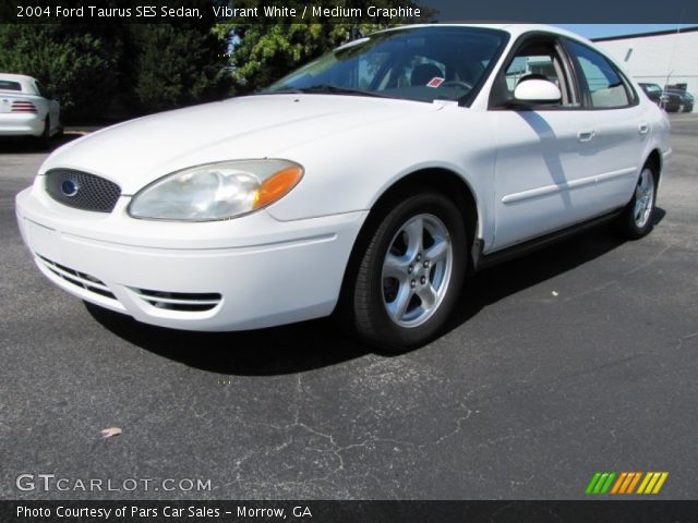2004 Ford Taurus SES Sedan in Vibrant White