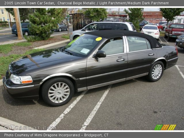 2005 Lincoln Town Car Sedan in Charcoal Beige Metallic