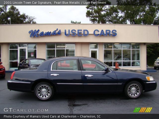 2001 Lincoln Town Car Signature in Pearl Blue Metallic