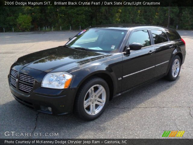 2006 Dodge Magnum SXT in Brilliant Black Crystal Pearl
