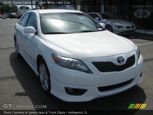 2010 Toyota Camry SE in Super White