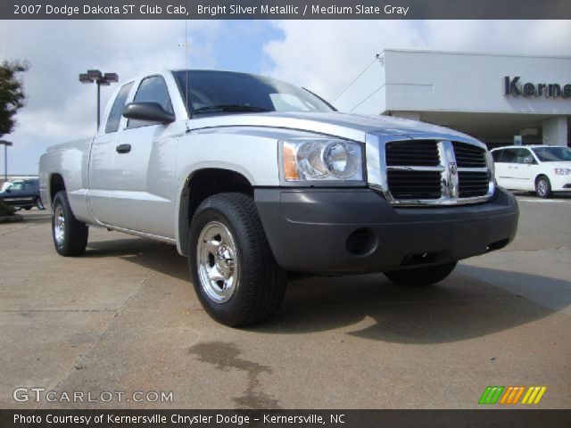 2007 Dodge Dakota ST Club Cab in Bright Silver Metallic