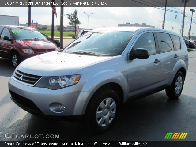 2007 Mitsubishi Outlander ES in Cool Silver Metallic