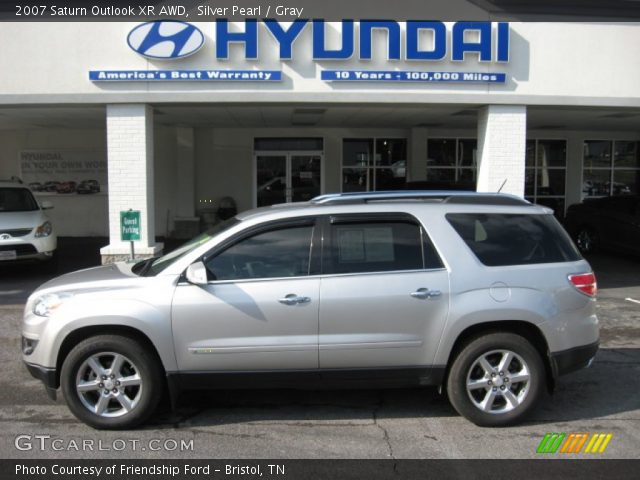 2007 Saturn Outlook XR AWD in Silver Pearl