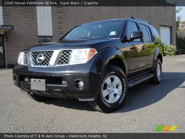 2006 Nissan Pathfinder SE 4x4 in Super Black