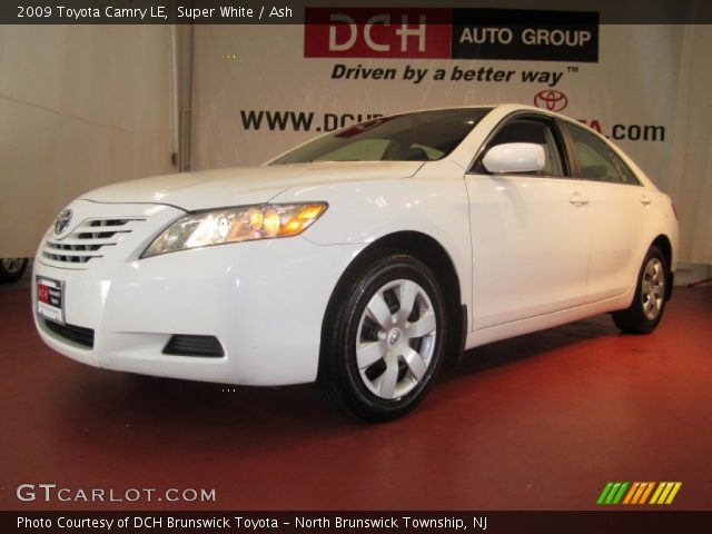 2009 Toyota Camry LE in Super White