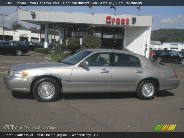 2000 Lincoln Town Car Executive in Light Parchment Gold Metallic