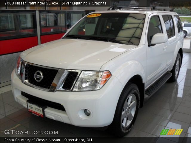 2008 Nissan Pathfinder SE 4x4 in Silver Lightning
