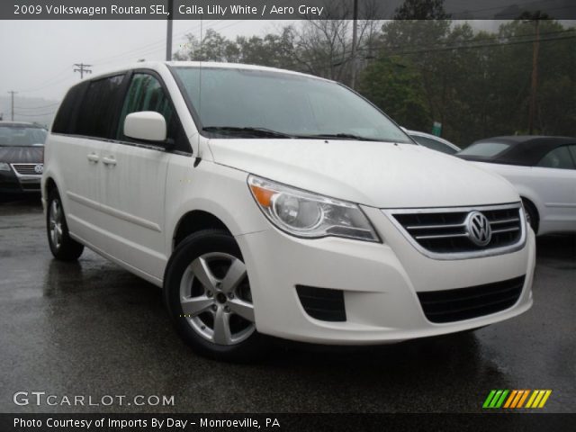 2009 Volkswagen Routan SEL in Calla Lilly White