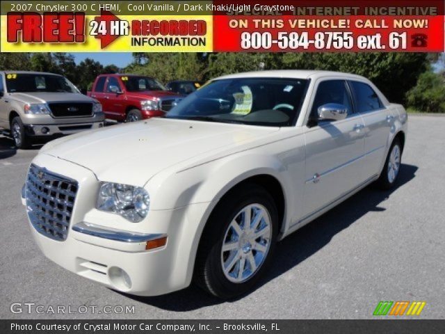2007 Chrysler 300 C HEMI in Cool Vanilla