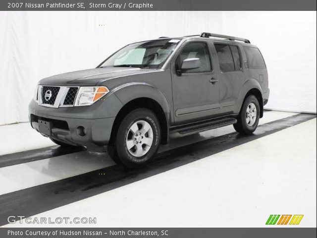 2007 Nissan Pathfinder SE in Storm Gray