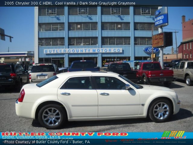 2005 Chrysler 300 C HEMI in Cool Vanilla